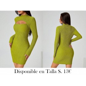 Vestido de tela texturizada ajustada con corte delantero y cuello alto