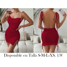 Vestido ajustado con abertura en el hombro