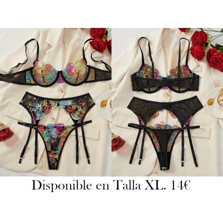 Conjunto de lencería con diseño de flores