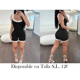 Un mono de punto de poliéster y spandex ENTERIZO NEGRO