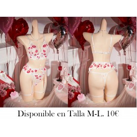 Conjunto de sostén y liguero de labios rojos de mujer