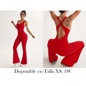 Mono de mujer con espalda retorcida y corte en V profundo ENTERIZO LARGO ROJO BOTA ANCHA